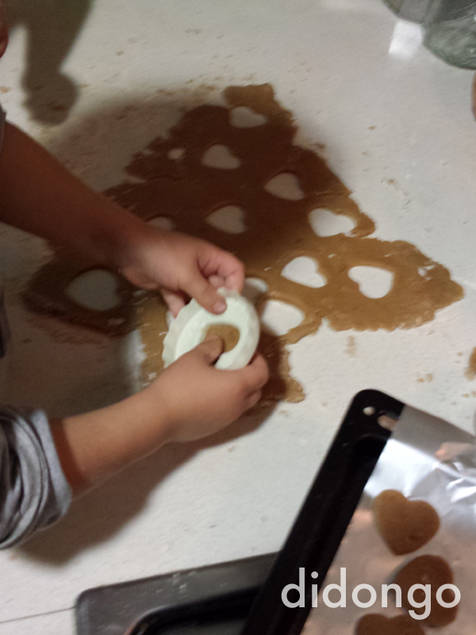 hacer galletas de san valentín con niños